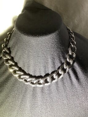 Chunky Black Glittery Necklace